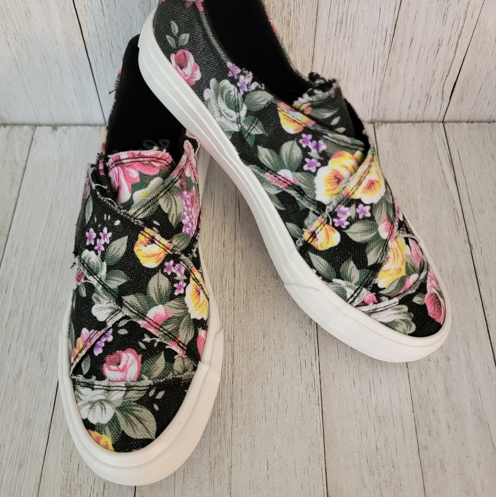40% OFF SALE- GYPSY JAZZ- INDIGO BLACK FLORAL SLIP ON SNEAKERS - Picture 2 of 5